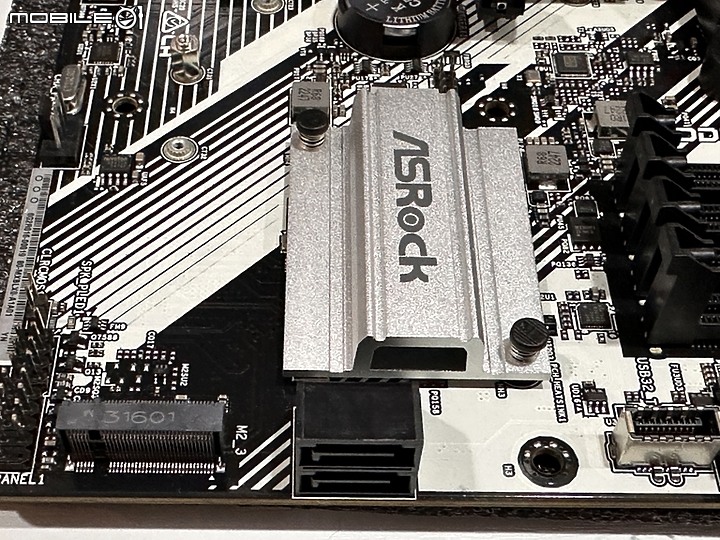 用料規格中上具備可擴充性的 A620M Pro RS + 65W R7 7700 開箱