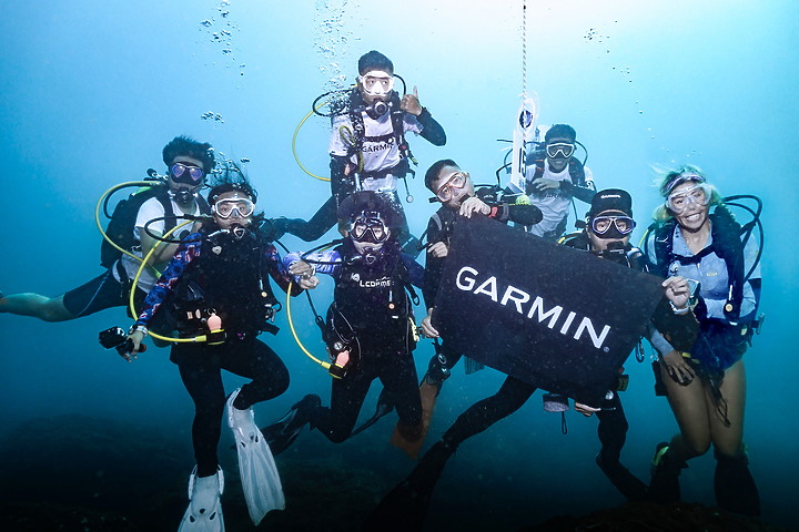 點我看大圖 (映像分享) 潛進海下15米逛Garmin潛水錶店in基隆長潭里漁港潮間帶 feat. Garmin Descent極限快閃店