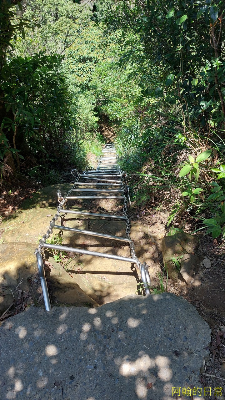 攀爬拉繩 北部三大岩場之一 皇帝殿西峰、東峰|優美天空、山巒景色|O型環狀路線
