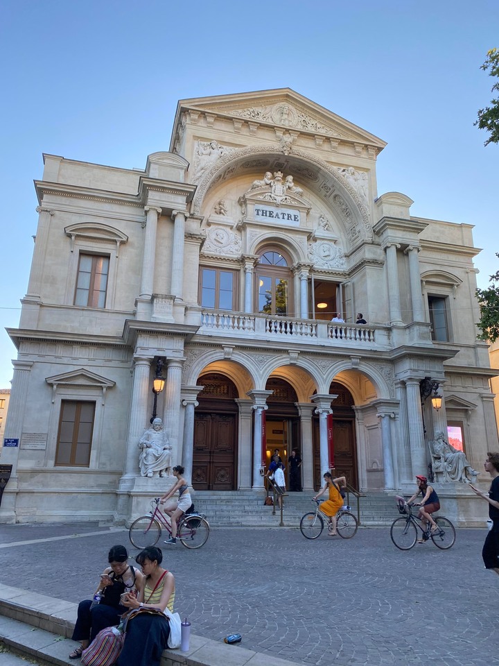 【小手牽大手。親子玩南法】搭Ouigo 去亞維儂看藝術節 Festival d’Avignon