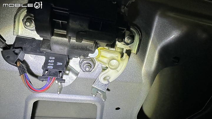 Superb 二代後尾箱門六角鎖鎖塊更換DIY