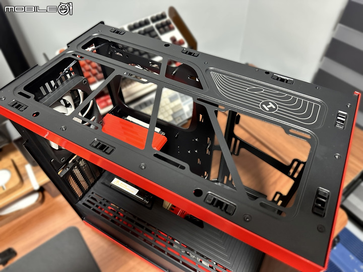 電競魚缸?HYTE Y40全景機殼