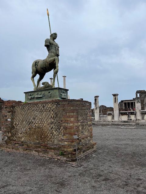 2023歐遊美術館40天 - 第8天 - 與古城龐貝 (Pompeii) 和美麗的拿坡里 (Napoli)地鐵站相遇!