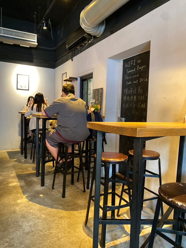 [食記] Take Out漢堡店-通化街最值得一吃的豪邁漢堡