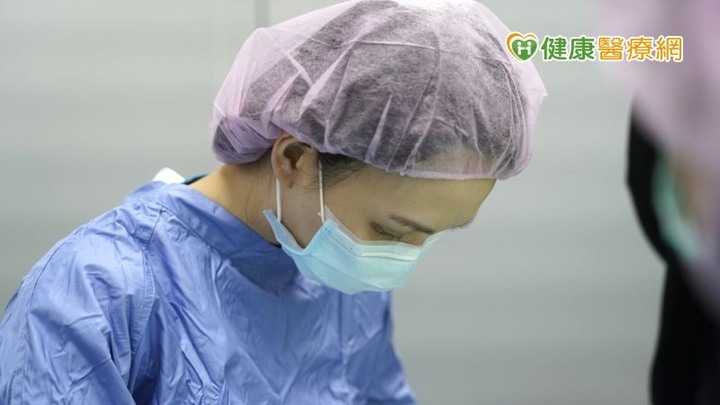 點我看大圖 雙眼皮該「割」還是「縫」?眼整外科醫不藏私曝優缺點
