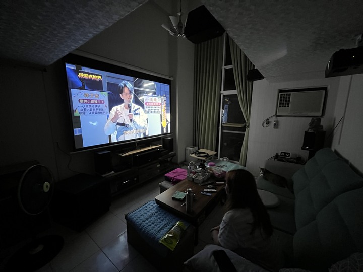 4K HDR色準導演機W4000i，有感升級開箱分享