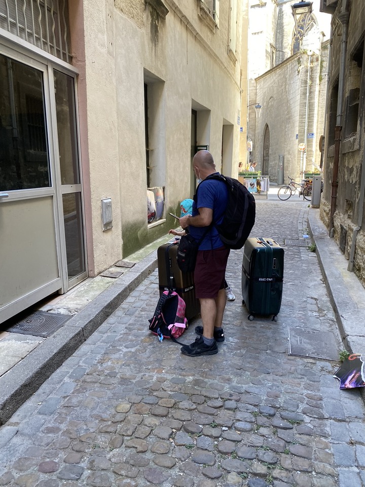 【小手牽大手。親子玩南法】搭Ouigo 去亞維儂看藝術節 Festival d’Avignon