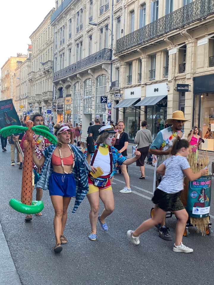 【小手牽大手。親子玩南法】搭Ouigo 去亞維儂看藝術節 Festival d’Avignon