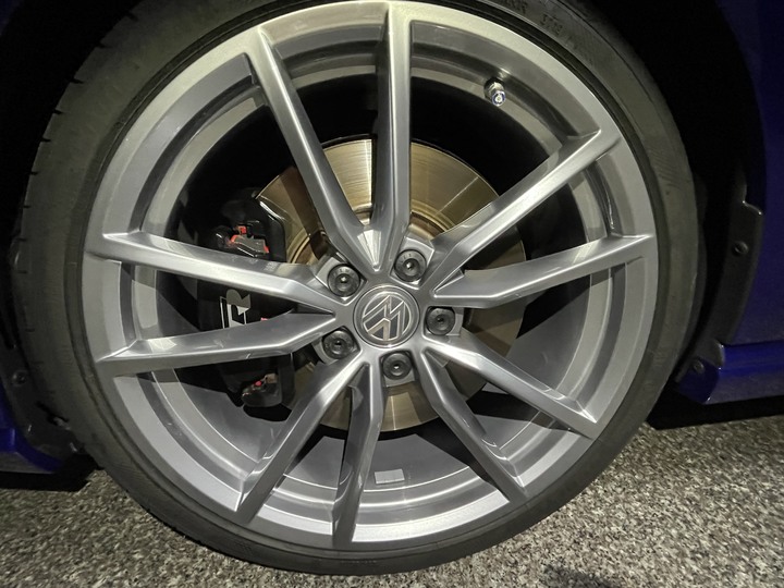 Golf R 更換 EBC 紅色煞車皮