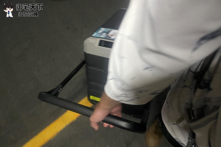 開箱｜【禾聯家電】HPR-50AP01S 50L 行動冰箱 - 我的出差隨行好物，隨車而行的露營冰箱！