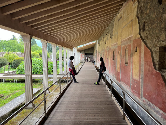 2023歐遊美術館40天 - 第8天 - 與古城龐貝 (Pompeii) 和美麗的拿坡里 (Napoli)地鐵站相遇！