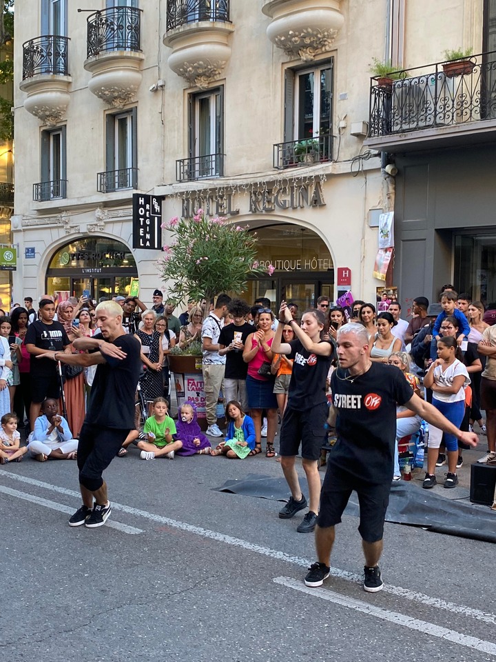 【小手牽大手。親子玩南法】搭Ouigo 去亞維儂看藝術節 Festival d’Avignon