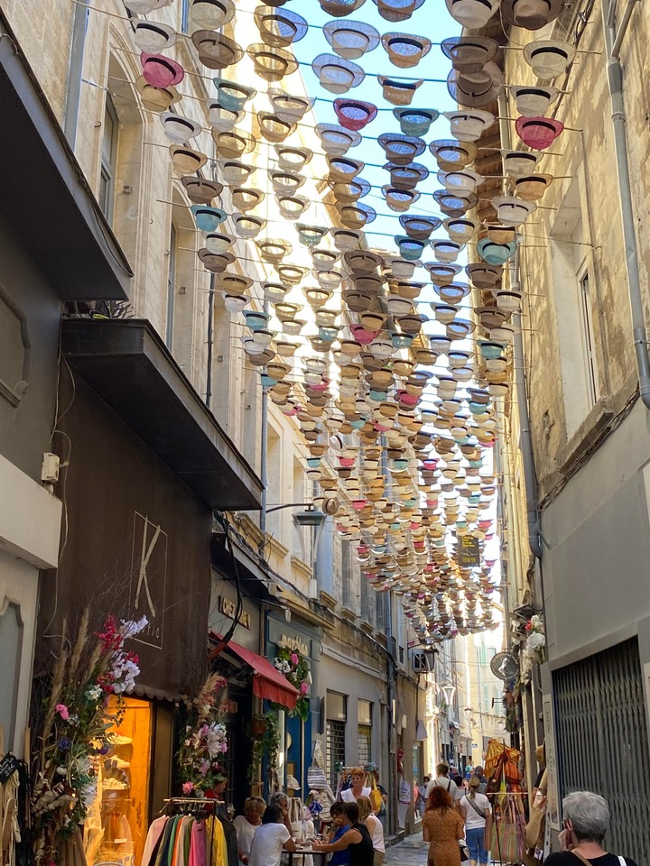 【小手牽大手。親子玩南法】搭Ouigo 去亞維儂看藝術節 Festival d’Avignon