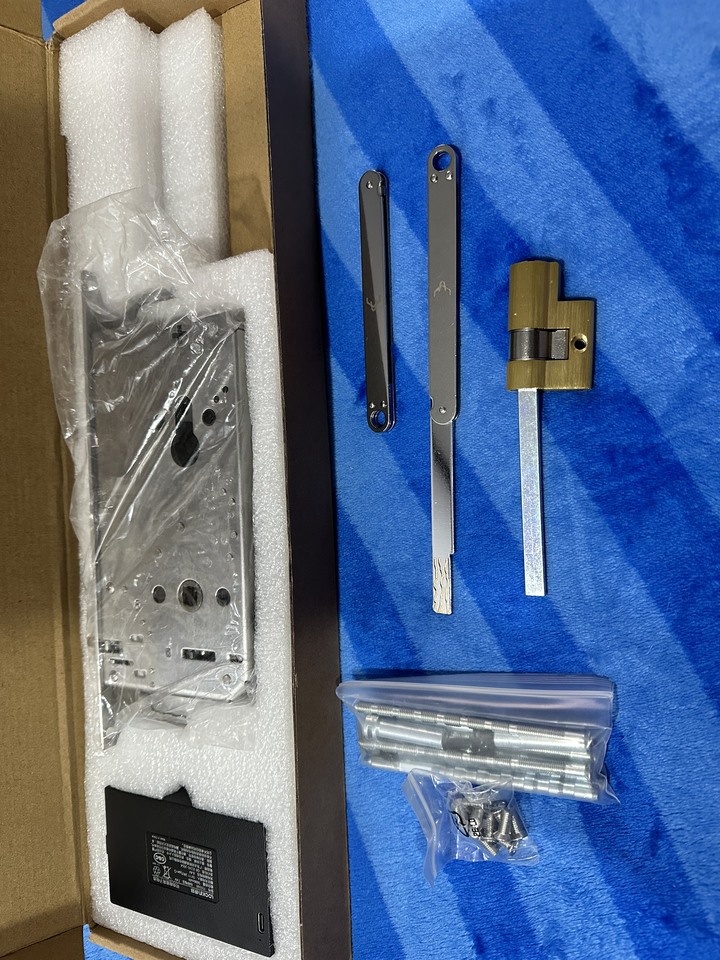 （開箱）目前功能最齊全鹿客電子鎖V5 MAX 簡單開箱