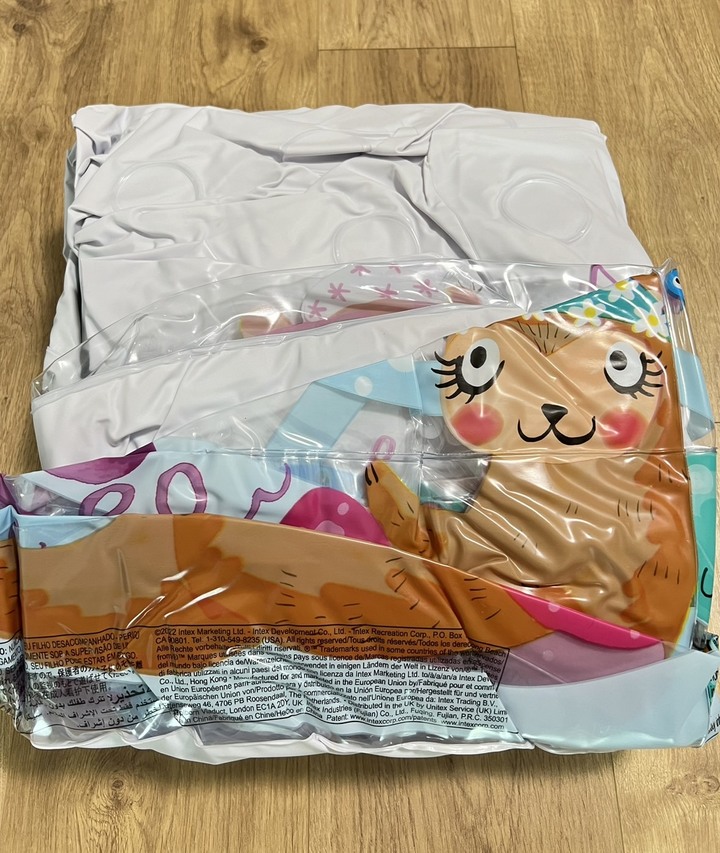 如何讓小孩不擠人且獨享的消暑玩水---Intex室內充氣泳池樂趣!