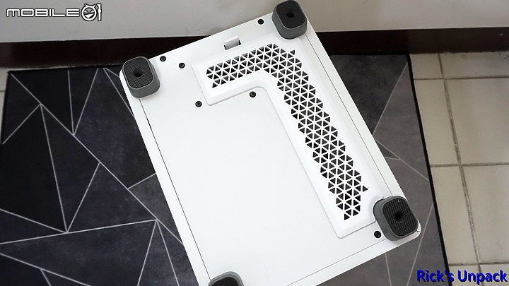 點我看大圖 【開箱】朦朧美、散熱佳直立小機殼 | CORSAIR 2000D RGB AIRFLOW + CORSAIR SF850L開箱