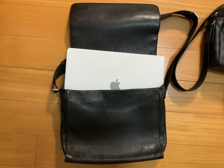 MacBook M2 Pro 16吋 — 太空灰色。簡易開箱