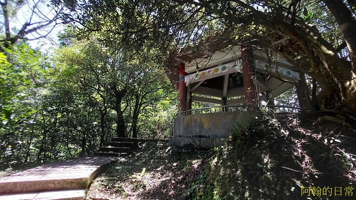 攀爬拉繩 北部三大岩場之一 皇帝殿西峰、東峰|優美天空、山巒景色|O型環狀路線