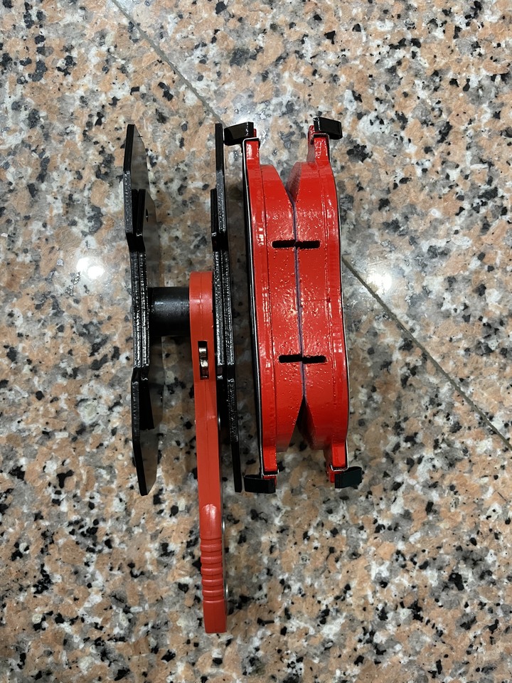 Golf R 更換 EBC 紅色煞車皮
