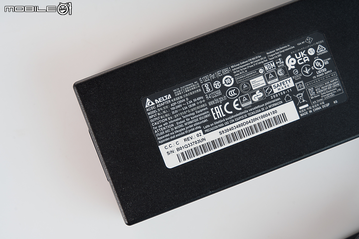 MSI Cyborg 15 A12V 實測報告|以前衛科幻語彙打造效能電競