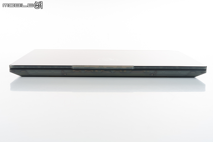 MSI Cyborg 15 A12V 實測報告|以前衛科幻語彙打造效能電競