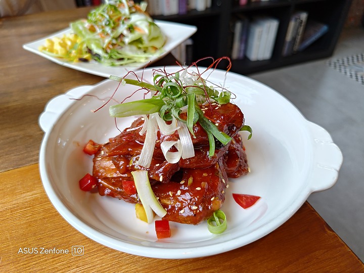 沒有長焦鏡頭行不行？ASUS ZenFone 10 的 2X 數位變焦隨手拍拍