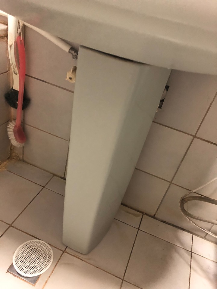 浴室洗手台裂痕