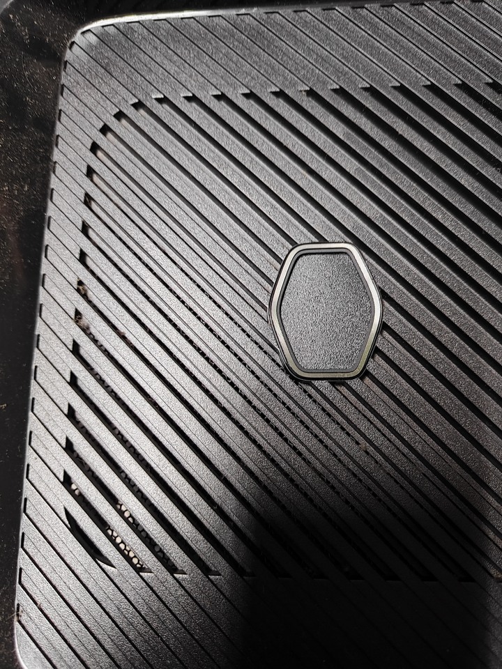 防塵設計有瑕疵的CoolerMaster Elite 500 ODD鐵側版機殼
