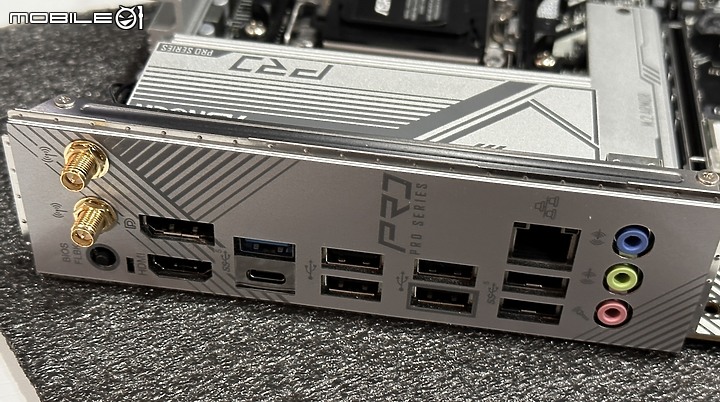 用料規格中上具備可擴充性的 A620M Pro RS + 65W R7 7700 開箱