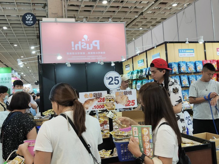 今天逛2023台北寵物展 疫情解封逛展人潮多，好康也多多~