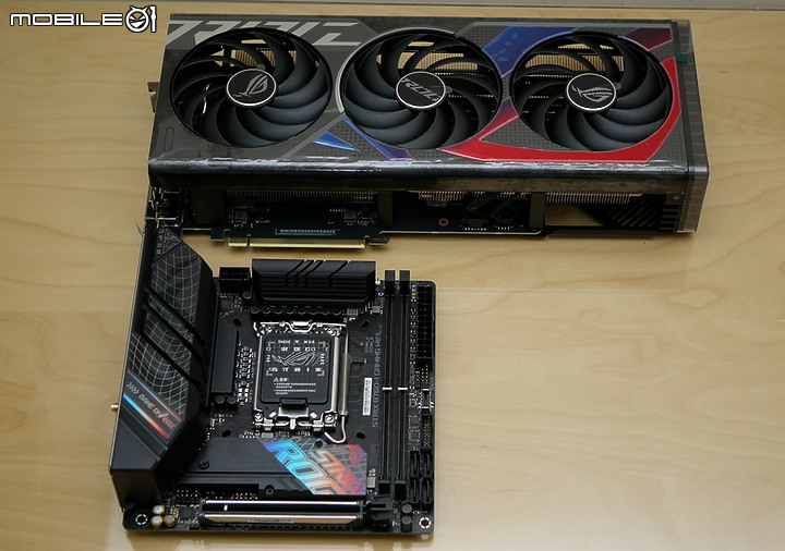點我看大圖 信仰與外觀兼顧的中階卡 ROG Strix 4070 12GB OC 開箱