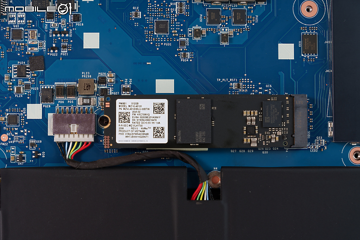 MSI Cyborg 15 A12V 實測報告|以前衛科幻語彙打造效能電競