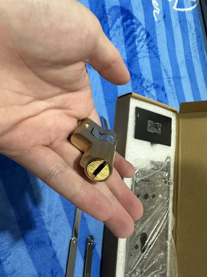 （開箱）目前功能最齊全鹿客電子鎖V5 MAX 簡單開箱