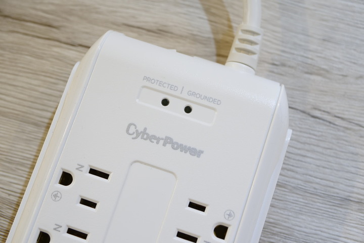 點我看大圖 CyberPower Surge Protection 碩天防突波延長用電源線兩入組 簡易開箱