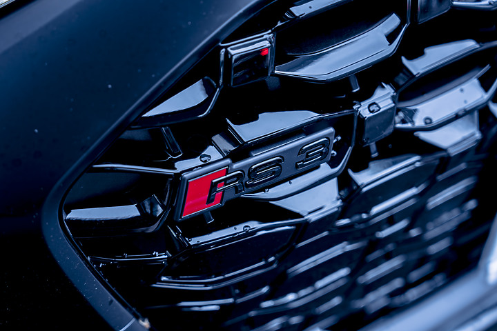 【Audi RS3 炫光黑】選配/開箱/包膜/消光犀牛皮/改裝/外拍 圖多分享