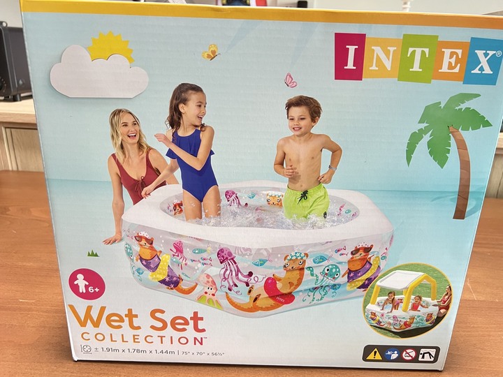 如何讓小孩不擠人且獨享的消暑玩水---Intex室內充氣泳池樂趣!