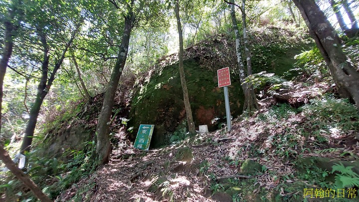 攀爬拉繩 北部三大岩場之一 皇帝殿西峰、東峰|優美天空、山巒景色|O型環狀路線