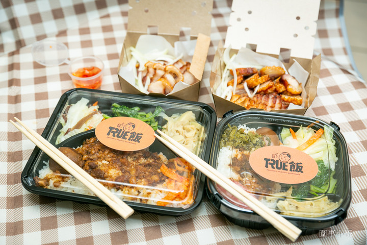 林口龜山美食-超美味館長便當火熱登場!脆皮燒肉也太好吃了啦~強烈建議自取喔!脆皮燒肉飯跟魯肉飯真超值,同學們不想吃吃看好吃又划算的館長便當嗎?(招手