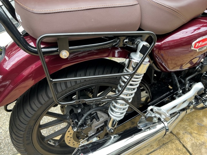 點我看大圖 【心得】CB350 pro 酒紅色 2023年式開箱,裡面居然有急救包