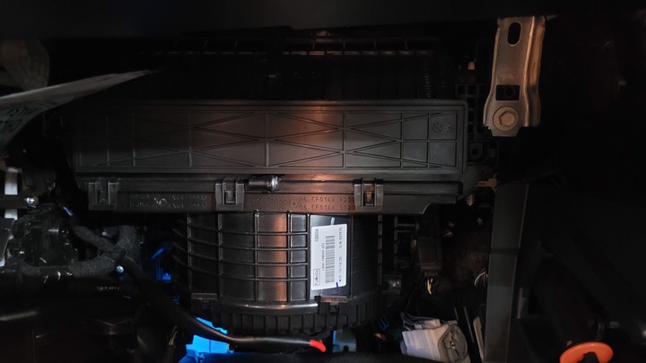 ford kuga 更換冷氣濾網 DIY
