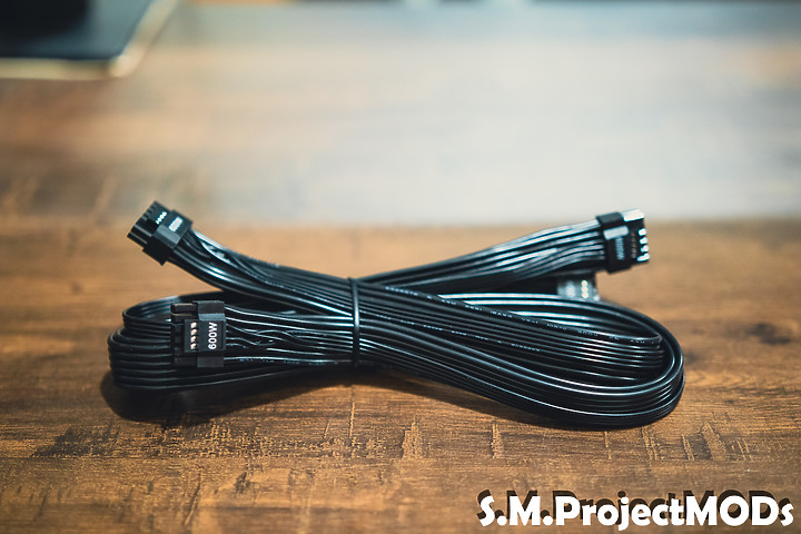 嘿！InWin 迎廣 P130II 這款性能怪獸具備兩組PCI-E 5.0輸出。是一款十年保固的白金級電源