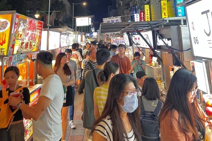 到台北不能不逛一下寧夏夜市啊