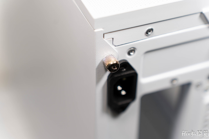 [開箱] 來自全漢的MATX機殼 CST360 WHITE
