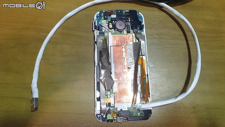 點我看大圖 HTC M8 直供電 免電池開機 / boot HTC M8 by direct power supply without battery! use Android phone without battery