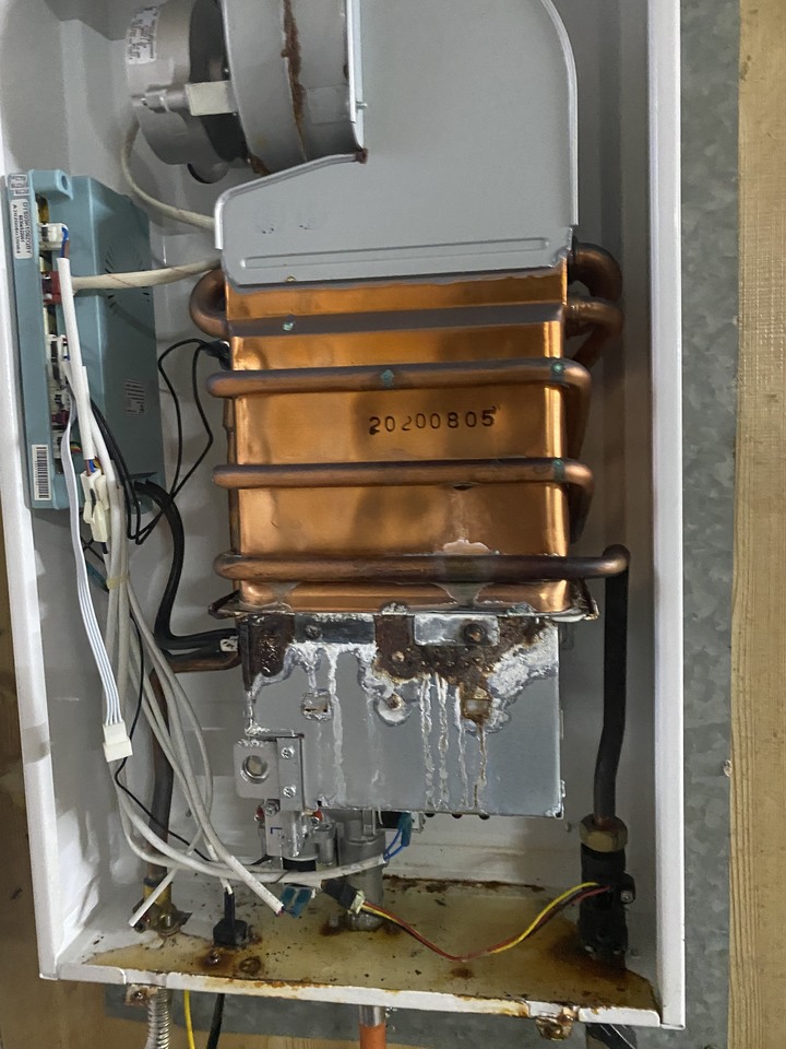 林內RUA-C1200WF 熱水器銅管漏水 銅管綠