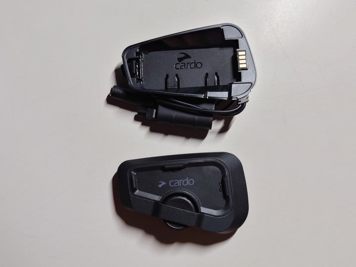 【開箱】Cardo Freecom 2X