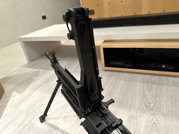 VFC M249 SAW 氣動空氣軟槍 | 期待已久的實用化輕機槍開箱