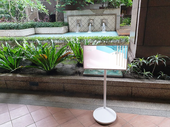 目標達成~有了 LG StanbyME 閨蜜機 帶小孩再也不用熊貓眼了~