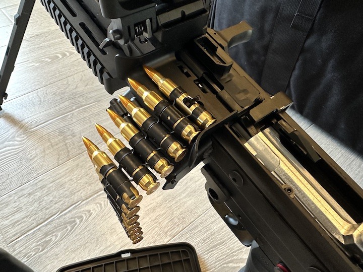 VFC M249 SAW 氣動空氣軟槍 | 期待已久的實用化輕機槍開箱