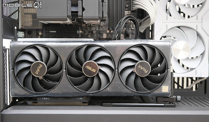 點我看大圖 黑金風正常體積 ASUS ProArt RTX™ 4070 Ti OC 開箱